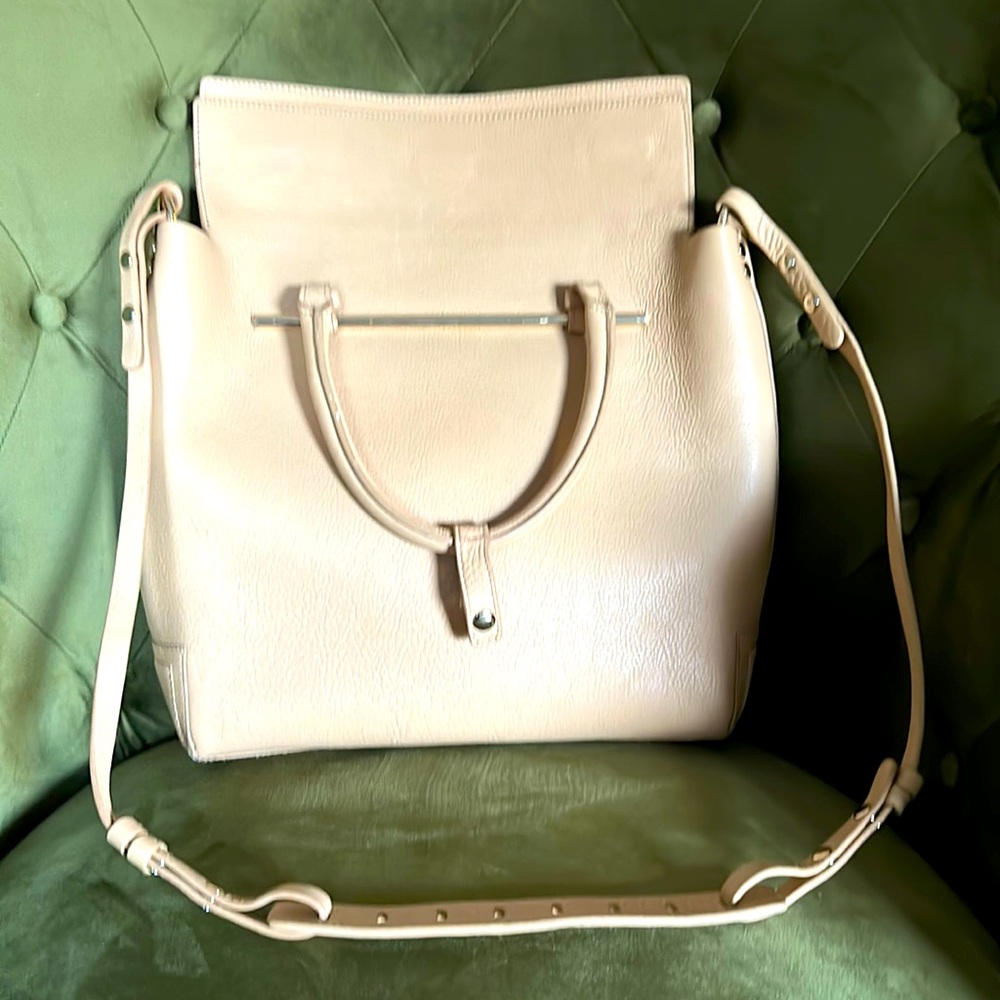 Fabulous Jay Adoni handbag , like new in tan and gold hardware